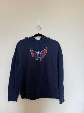 NHL Washington Capitols Fanatics Navy Crewneck Pullover with Red Wing Logo